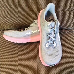 Ladies Altra Torin 8.  Sz 7.  LNC